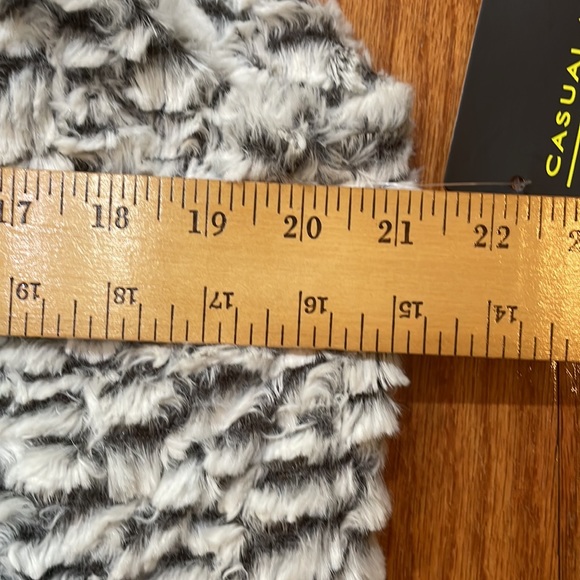 Casual Identity Women’s Size Large NWT Faux Fur Vest Ivory Quilted Adj Waist - Picture 7 of 15